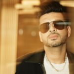 Karan Kundrra Instagram – Doabbe waale mundey.. tere toh hone nai sambhaal nee..! Soho House Mumbai