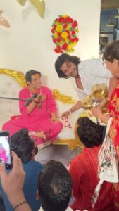 Karanvir Bohra Instagram - My mother has been wanting to meet him since a while and she asked me if I could get in touch with him, tried every possible way with all my heart and effort, then out of the blue my producer @rahultewary and @sktorigins messaged his picture and said to come over home, It was like he came looking for me and called me saying that you "have been looking for me? I’m  here."… I immediately called mom and took her to meet him… Maa ki aankho mein khushi to meet him was the best thing ever, more than enough for me. Thank you @swastikproductions
#bageshwarbaba @bageshwardhambalaji #bajrangbali

P.S. Tipni to people who have problem with faith… mind your own faith and respect everyone else’s 🙏🏼