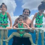 Karanvir Bohra Instagram - This is what it means to live in the moment…. Every moment with them is an adventure! ❤️ ❤️ ❤️ @twinbabydiaries @thebabysnowflake @holidayinnexpresscq Thank you @@lun.jon for your warm hospitality, for taking care of us so well! #singapore #travelingfamily #travelvlogger Holiday Inn Express Singapore Clarke Quay