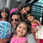 Karanvir Bohra Instagram - words, especially for Dad who’s been so busy shooting these past few months. ❤️❤️❤️ From different parts of the world, we connect at our next destination - so excited to explore Singapore! Yay!! 😃 @twinbabydiaries @thebabysnowflake #travelingfamily #momblogger #visitsingapore #singapoRewards @visit_singapore