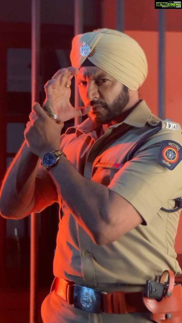 Karanvir Bohra Instagram - What does #ashley think of this #singham look? More importantly what does the #boss @itsrohitshetty think of this #singham4 look? Working on a new web series with the legend #shaktiman @iammukeshkhanna