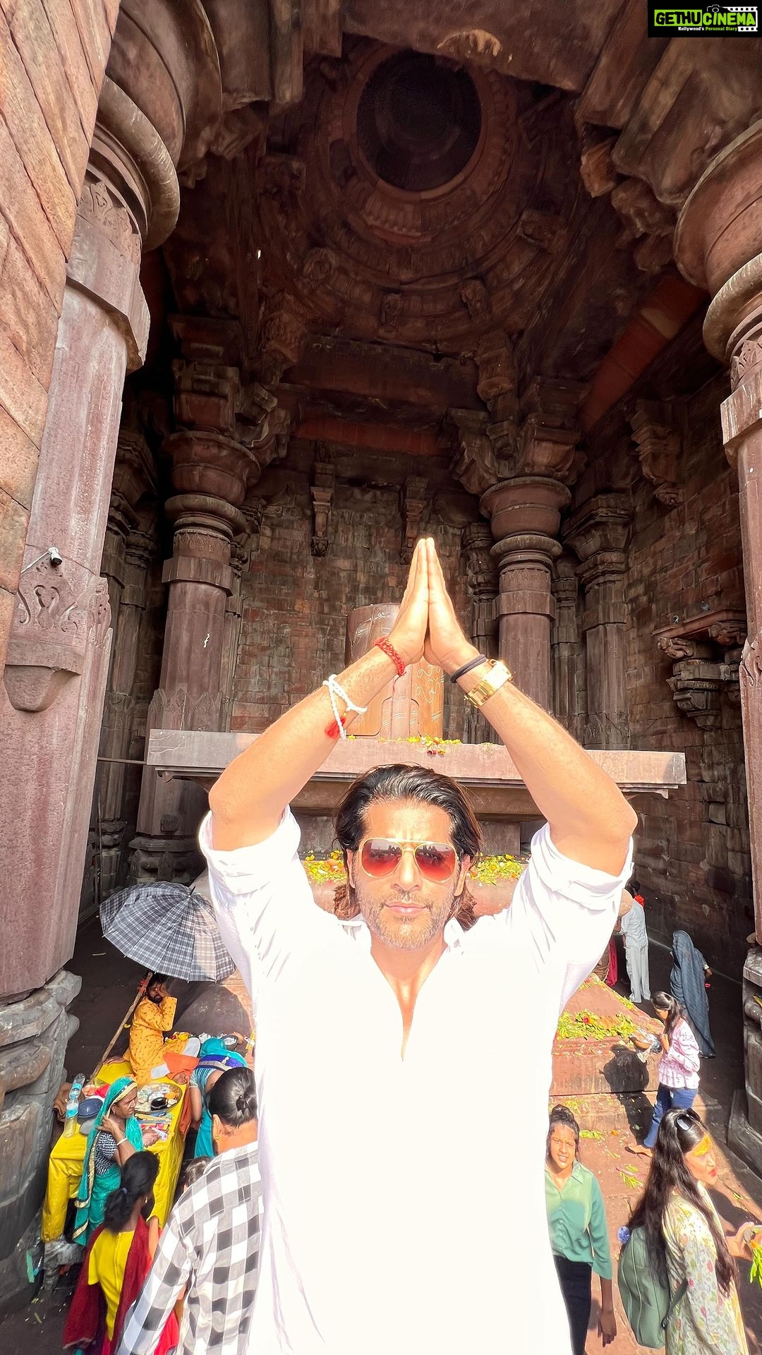 Karanvir Bohra Instagram - 5mandir darshan in Bhopal during #sawanmahina #blessed #bhojpur #bhavani #baglamukhi #kankalimandir #khedapaticholamandir #hanuman