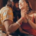 Karanvir Bohra Instagram - When you have a #bengalin @tinadatta on set how can we not make a reel by fav #rdburman #bengali track #moneporerubyroy Fun reels on set #humrahenarahehum