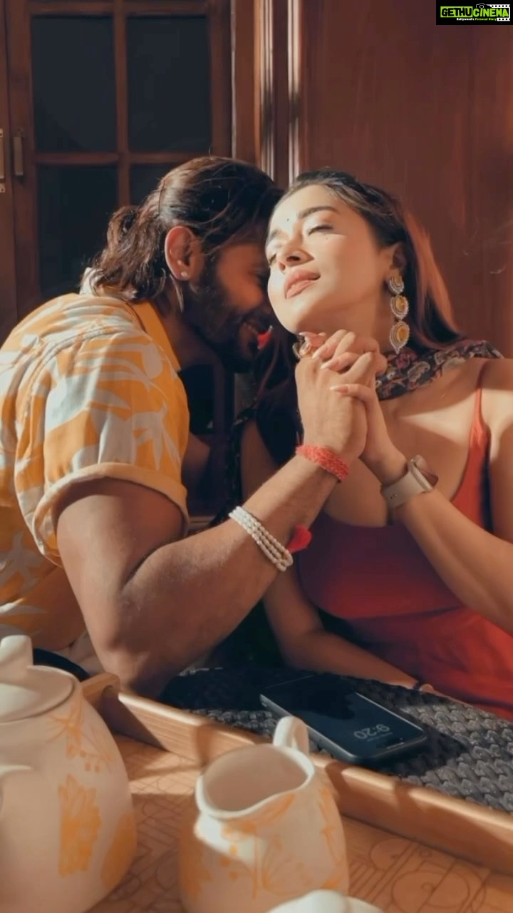 Karanvir Bohra Instagram - When you have a #bengalin @tinadatta on set how can we not make a reel by fav #rdburman #bengali track #moneporerubyroy Fun reels on set #humrahenarahehum