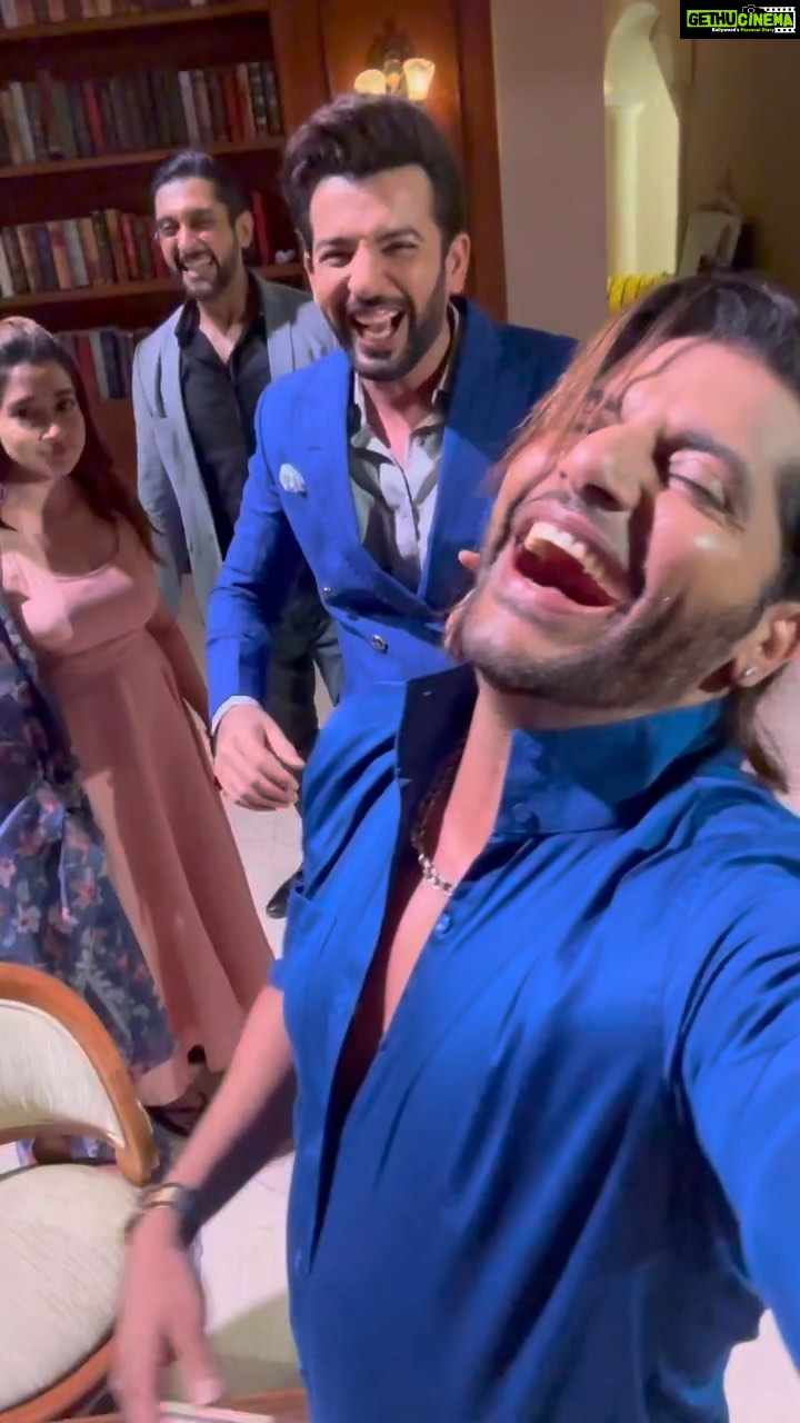 Karanvir Bohra Instagram - Adaa paada Kaun paada mama ji ka ghoda pada 😂😂😂😂 #reelsinstagram #reels #trendingreels #trendingsongs #viral #viralvideos #prank #funny #comedy #jaybhanushali #karanvirbohra #tinadatta #surshiv Umargam, Gujarat, India