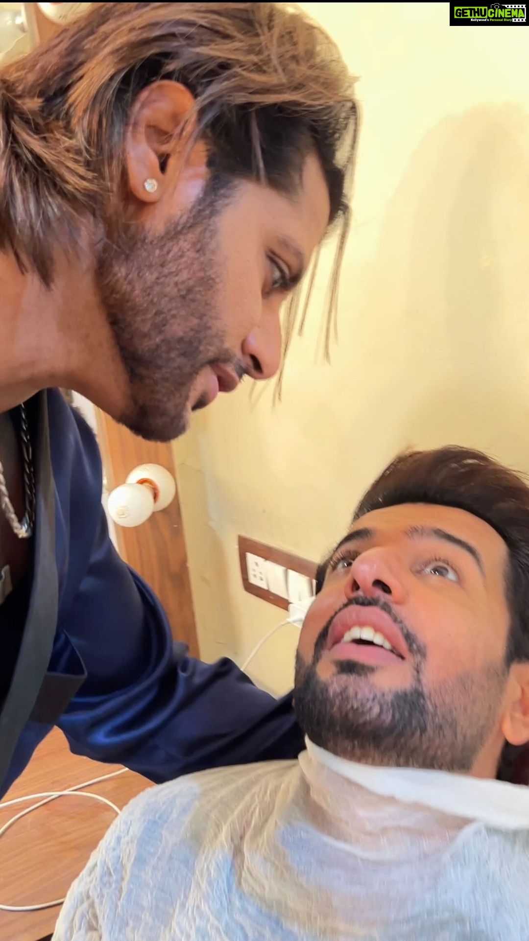 Karanvir Bohra Instagram - No! It’s not what you think…. See till end. See #chandrayan3 without telescope @ijaybhanushali Congratulations India #proudindian 🇮🇳