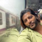 Karanvir Bohra Instagram - Yaad rakh….. it’s not what you ride, it’s how you ride. Never ever feel bad if you don’t have a fancy car, fancy phone, fancy clothes…. Fancy body, anything fancy....period. Just be the #baazigar in your head and life will take you places. #omnamahshivaya🔱