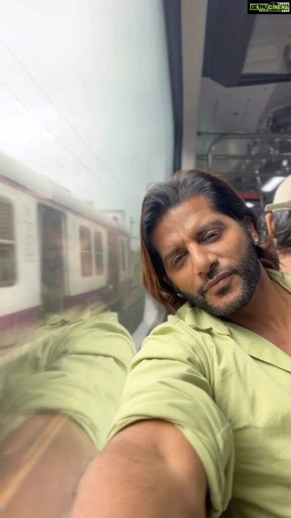 Karanvir Bohra Instagram - Yaad rakh….. it’s not what you ride, it’s how you ride. Never ever feel bad if you don’t have a fancy car, fancy phone, fancy clothes…. Fancy body, anything fancy....period. Just be the #baazigar in your head and life will take you places. #omnamahshivaya🔱