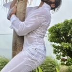 Karanvir Bohra Instagram - Tumne Ishq ka naam suna hai, humne Ishq Kiya hai.... #romanticmonsoon #kvbreels #karanvirbohra