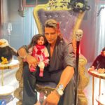 Karanvir Bohra Instagram - Yaha pe baby kaun hai aur baba kaun? @StarBharat #SaubhagyavatiBhava #virajdobriyal @sachinpandey2612 @anshumania @sarnadheeraj What did you think of our first week #saubhagyavatibhava2