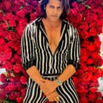Karanvir Bohra Instagram - Roses are red Violets are blue I too am red…… But I still love you 🌹🌹🌹🌹🌹🌹🌹🌹🌹🌹🌹🌹🌹🌹 Attired by : @partho_ghoshal