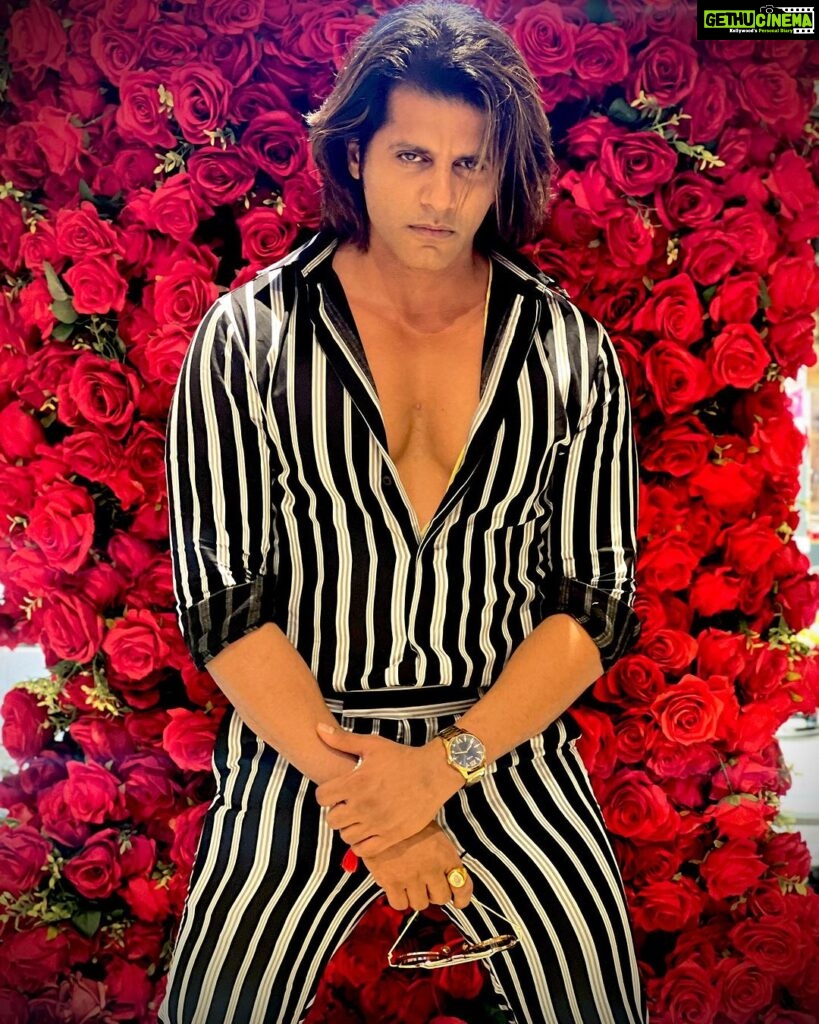 Karanvir Bohra Instagram - Roses are red Violets are blue I too am red…… But I still love you 🌹🌹🌹🌹🌹🌹🌹🌹🌹🌹🌹🌹🌹🌹 Attired by : @partho_ghoshal