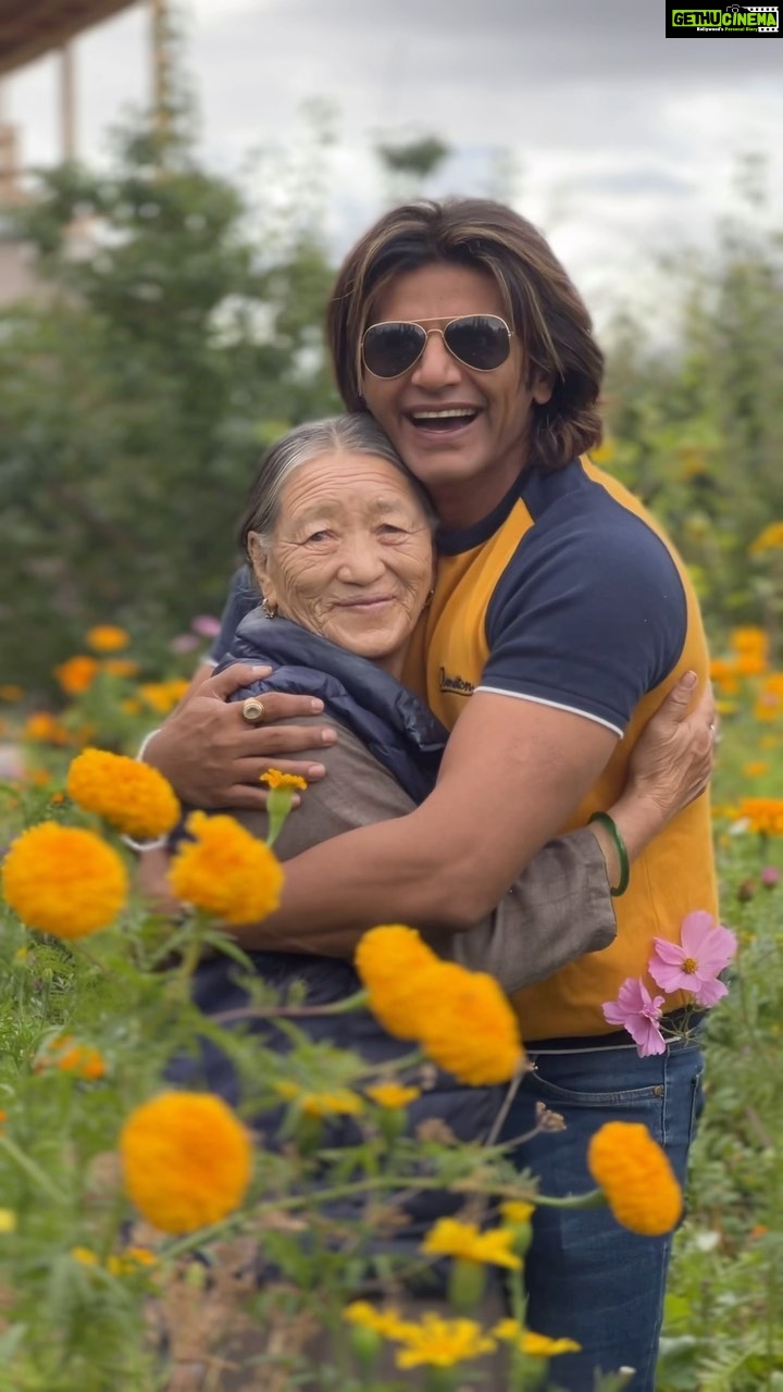 Karanvir Bohra Instagram - My dear #amiley @wangchukstany Mommie, her nature reminds me of my nani and my wife’s mum @bombaysunshine