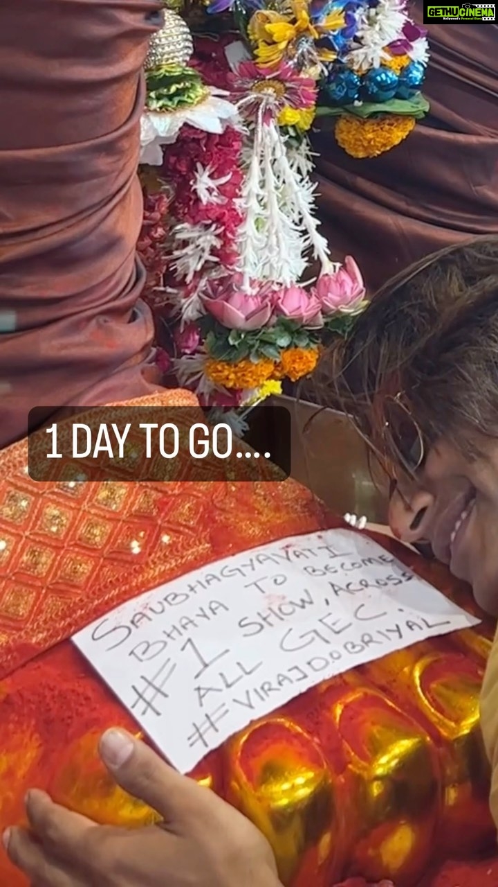 Karanvir Bohra Instagram - He fulfils all your desires #ganpatibappamorya #lalbaughcharaja