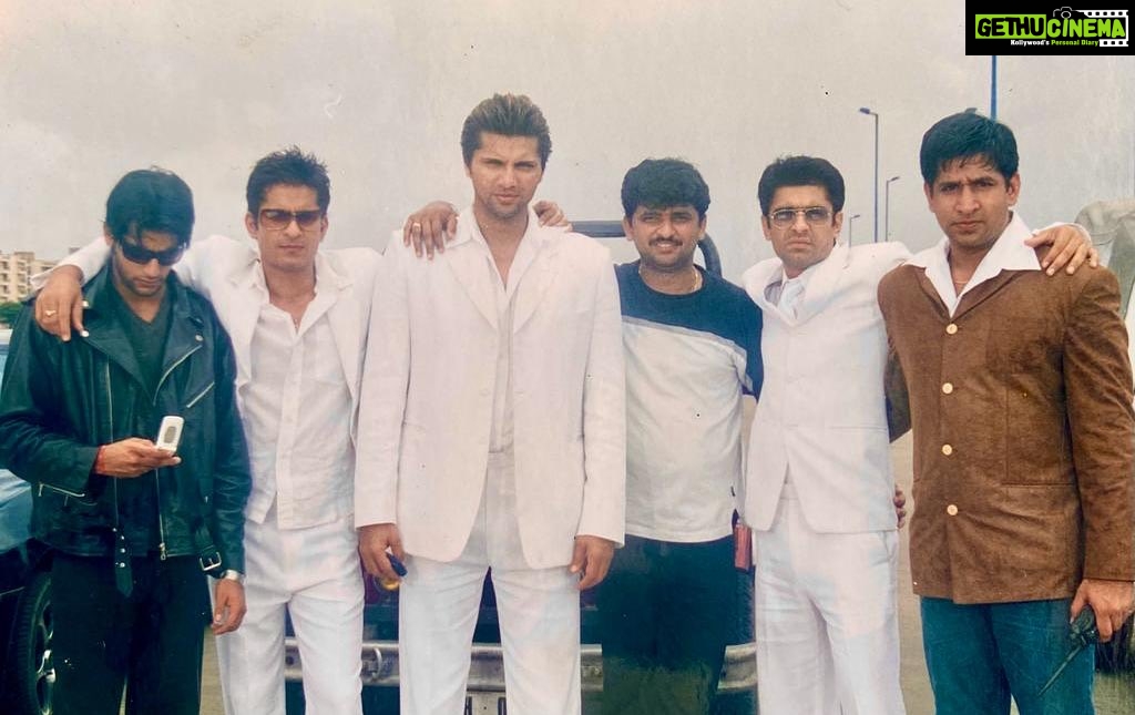 Karanvir Bohra Instagram - Super blast from the past… the team of #kkusum @chetan_hansraj @amitsarinofficial @eijazkhan @saketts and our dop @pillaisada