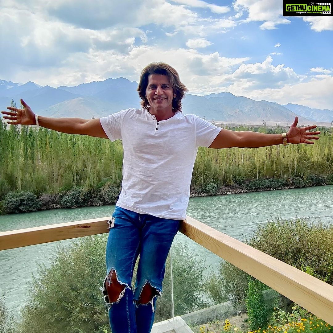 Karanvir Bohra Instagram - My first day in #ladakh #leh met @wangchukstany mum #amaley and stayed at their beautiful @riverlandboutiquehomestay right next to #indusriver Stany then took me to attend a Royal wedding party… what a beautiful first day…. full blog on my YouTube link in bio