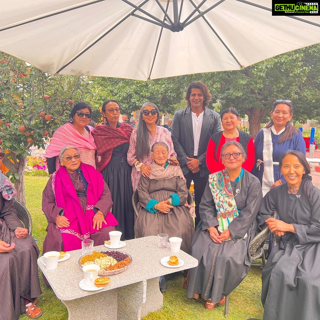Karanvir Bohra Instagram - My first day in #ladakh #leh met @wangchukstany mum #amaley and stayed at their beautiful @riverlandboutiquehomestay right next to #indusriver Stany then took me to attend a Royal wedding party… what a beautiful first day…. full blog on my YouTube link in bio