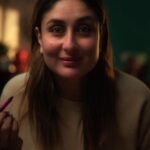 Kareena Kapoor Instagram - GRWM = Get real with Maya 💁🏻‍♀️ See you in 2 days #JaaneJaan 😉❤️ #JaaneJaanOnNetflix @kareenakapoorkhan @jaideepahlawat @itsvijayvarma @SujoyGhoshOfficial @jayshewakramani @akshaipuri #ThomasKim #AvikMukhopadhyay @gauravbose_vermillion @12thstreetentertainment_film @nlfilms.india @krosspictures @saregama_official