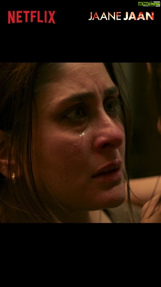 Kareena Kapoor Instagram - Meet Maya D’Souza, she’s not your typical next-door-neighbour 🚪 #JaaneJaan premieres 21 September only on Netflix! #JaaneJaanOnNetflix @kareenakapoorkhan @jaideepahlawat @itsvijayvarma @SujoyGhoshOfficial @jayshewakramani @akshaipuri #ThomasKim #AvikMukhopadhyay @gauravbose_vermillion @12thstreetentertainment_film @nlfilms.india @krosspictures @saregama_official