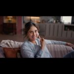 Kareena Kapoor Instagram - To me, beauty is all about hitting that pause button, prioritising my mental and physical wellbeing, and indulging in my self-care routine. It’s like unwrapping the best version of myself, bit by bit.🥰 It’s about falling in love with every ‘you’. Here’s presenting @tirabeauty #ForEveryYou #Ad