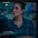 Kareena Kapoor Instagram - Many shades of Maya 😉 #JaaneJaan #JaaneJaanOnNetflix @kareenakapoorkhan @jaideepahlawat @itsvijayvarma @SujoyGhoshOfficial @jayshewakramani @akshaipuri #ThomasKim #AvikMukhopadhyay @gauravbose_vermillion @12thstreetentertainment_film @nlfilms.india @krosspictures @saregama_official