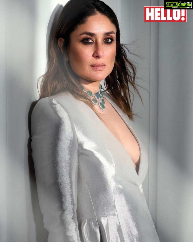 Kareena Kapoor Instagram - Hello from the other side... of the screen! 💁🏻‍♀️🩶