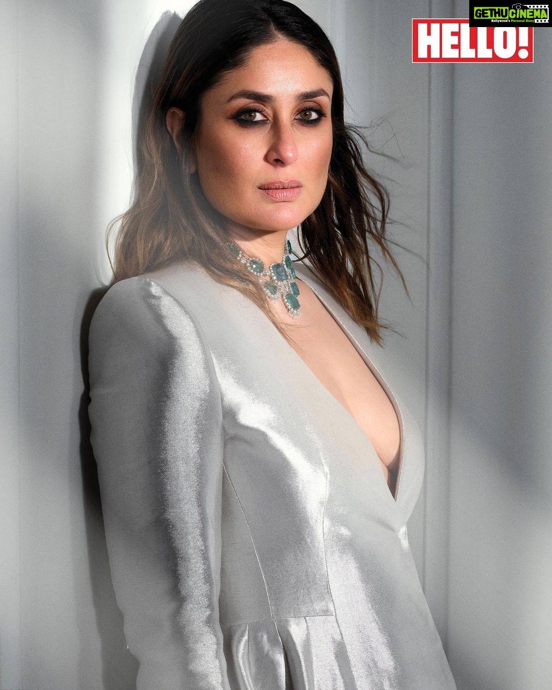 Kareena Kapoor Instagram - Hello from the other side... of the screen! 💁🏻♀️🩶