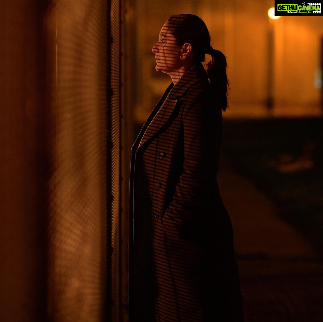 Kareena Kapoor Instagram - 'The Buckingham Murders’ a journey that @hansalmehta, @ektarkapoor and I took is premiering at the 67th BFI London Film Festival. It is an atmospheric thriller, that explores themes of loss, closure and the immigrant experience. What makes this moment even more special is that it’s one of the three films from India that made it to the festival! 🥹❤️ If you happen to be in the UK, we hope you can watch it, it's being shown at the Curzon Mayfair on the 14th and the Vue Leicester Square on the 15th October. 🎥 ✨ @hansalmehta @ektarkapoor @shobha9168 @balajimotionpictures @mahana_films