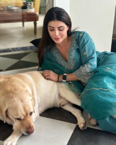 Karishma Kotak Instagram - The anatomy of love ❤️