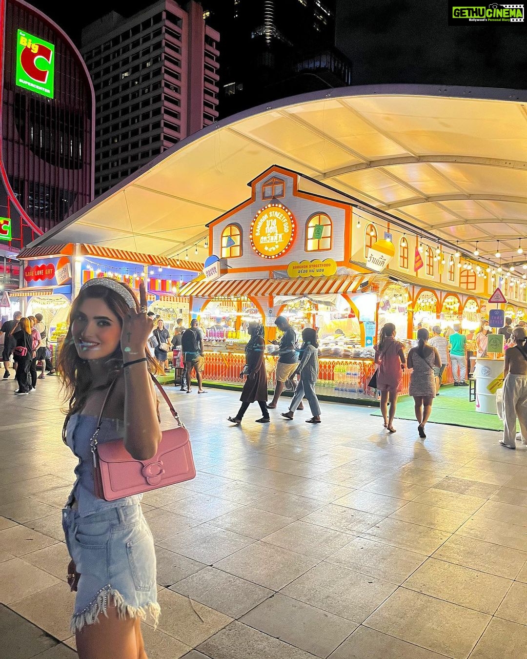 Karishma Sharma Instagram - Random dump from Bangkok 🤓😂😍 Bangkok, Thailand