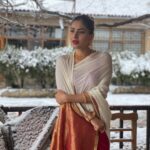 Karishma Sharma Instagram - Saree is not saree it’s a vibe and I love wearing them anywhere, was dying in the cold but was fun 😂😵‍💫 Cappadocia Turkey