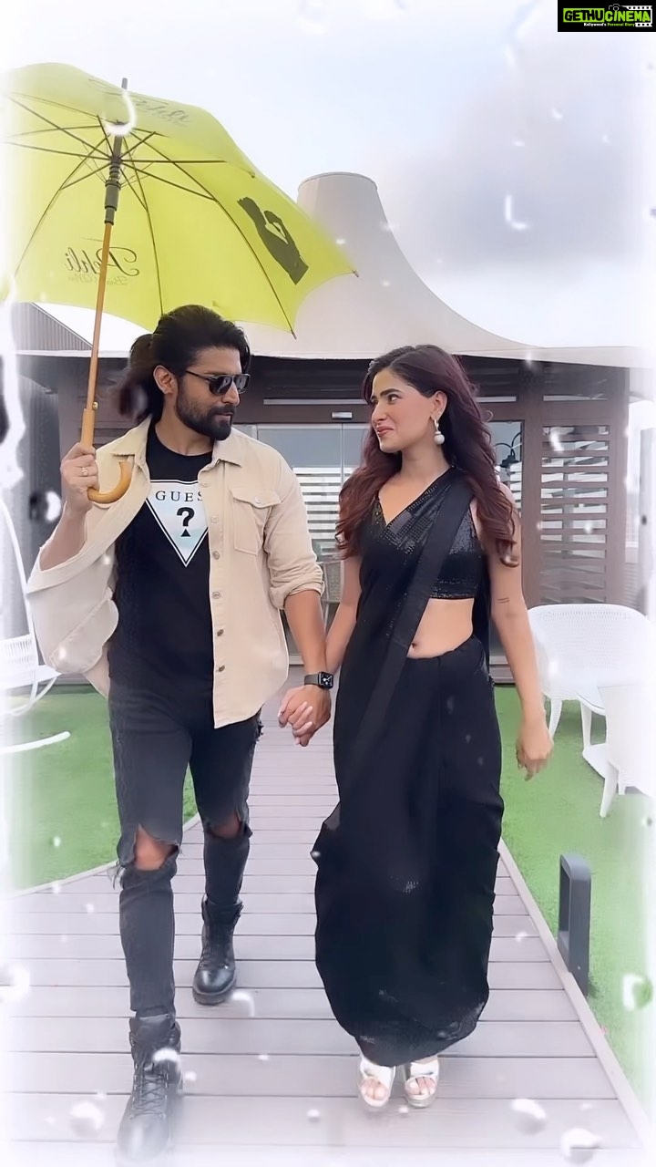 Karishma Sharma Instagram - @Karishmasharma22 and I are here to set the mood for this season of romance! 🤭 Create your own reels using #PehliBaarishMein and tag us in them. Tune in now. ☔❤️ #tseries @tseries.official #BhushanKumar @guruchoudhary @jubin_nautiyal @rochakkohli @ghuggss @gautidihatti @debosureshnair @videobrainsofficial
