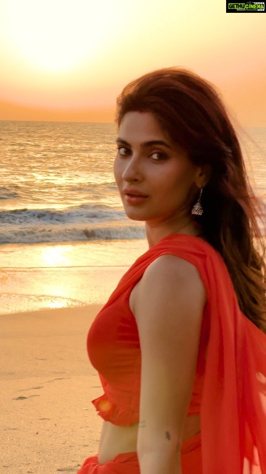 Karishma Sharma Instagram - @Karishmasharma22 will have you hooked to the screens for sure! π Create your own reels using #PehliBaarishMein and tag us in them. Tune in now. β€οΈβ #tseries #BhushanKumar @guruchoudhary @jubin_nautiyal @rochakkohli @ghuggss @gautidihatti @debosureshnair @videobrainsofficial