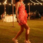 Karishma Sharma Instagram - Watch as @Karishmasharma22 nails the hookstep of #PehliBaarishMein leaving us mesmerized. ☔ Create your own reel for this beautiful love song and tag us!✨ Tune in now. #tseries #BhushanKumar @guruchoudhary @jubin_nautiyal @rochakkohli @ghuggss @gautidihatti @debosureshnair @videobrainsofficial