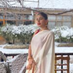 Karishma Sharma Instagram - Saree is not saree it’s a vibe and I love wearing them anywhere, was dying in the cold but was fun 😂😵‍💫 Cappadocia Turkey