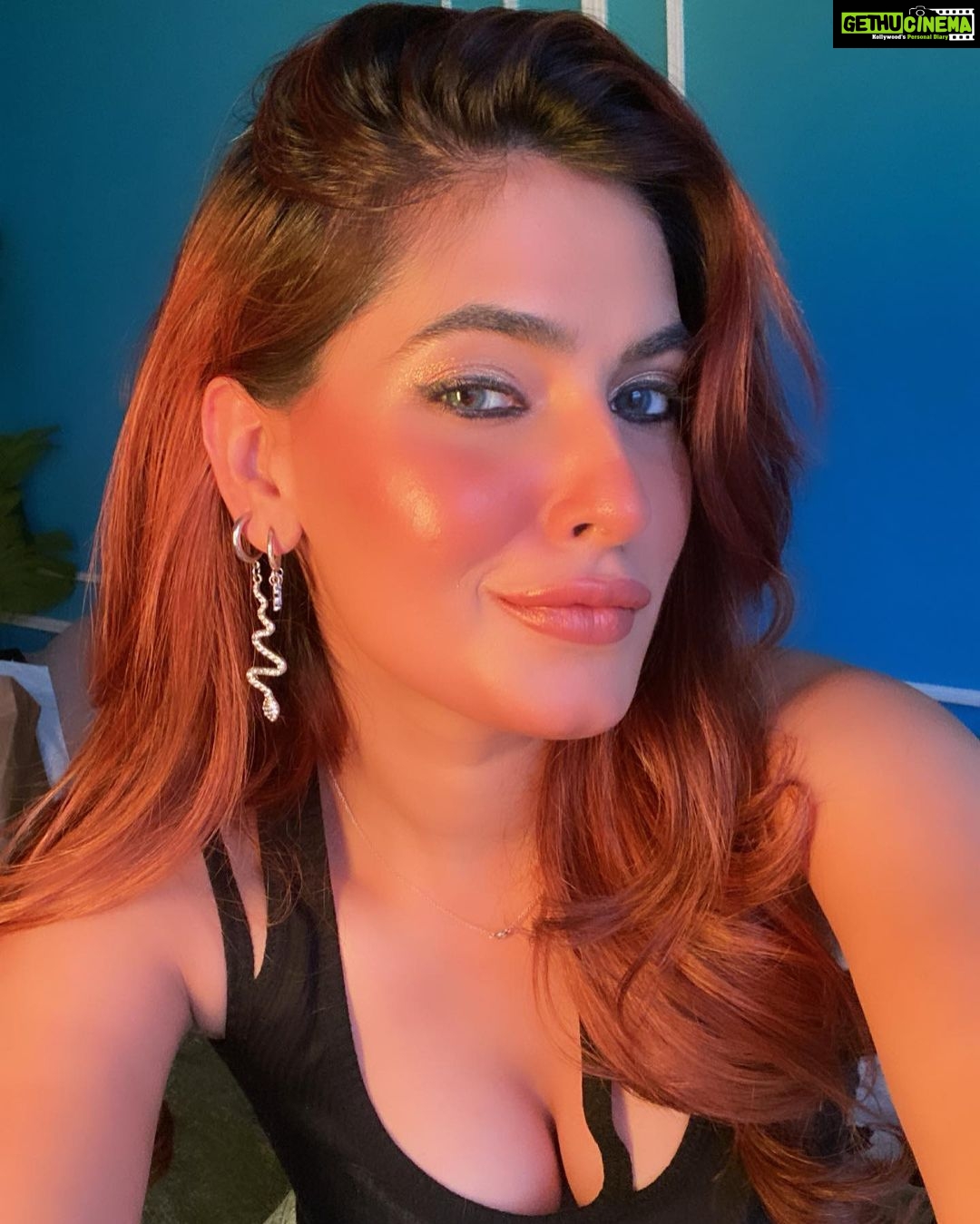 Karishma Sharma Instagram - Random photos I clicked the other day after trying on some new kinda makeup haha ππ«Άπ»