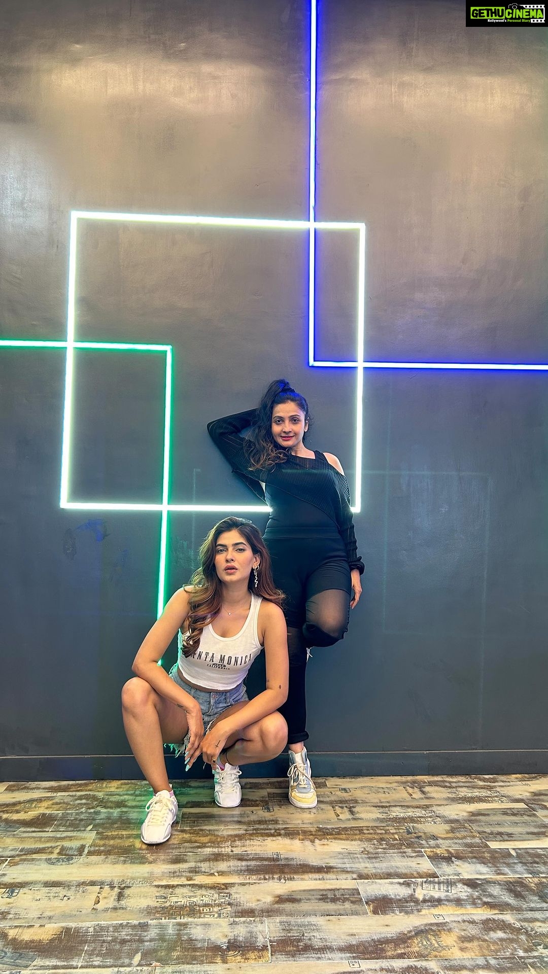 Karishma Sharma Instagram - Hey guys, today I unlocked a fear of mine. I love dancing at weddings, Sangeets and clubs but steps would scare me but now started a new journey of learning in professionally. Had a blast,I feel dancing is all about being in the moment and Enjoying it ❤️🫶🏻