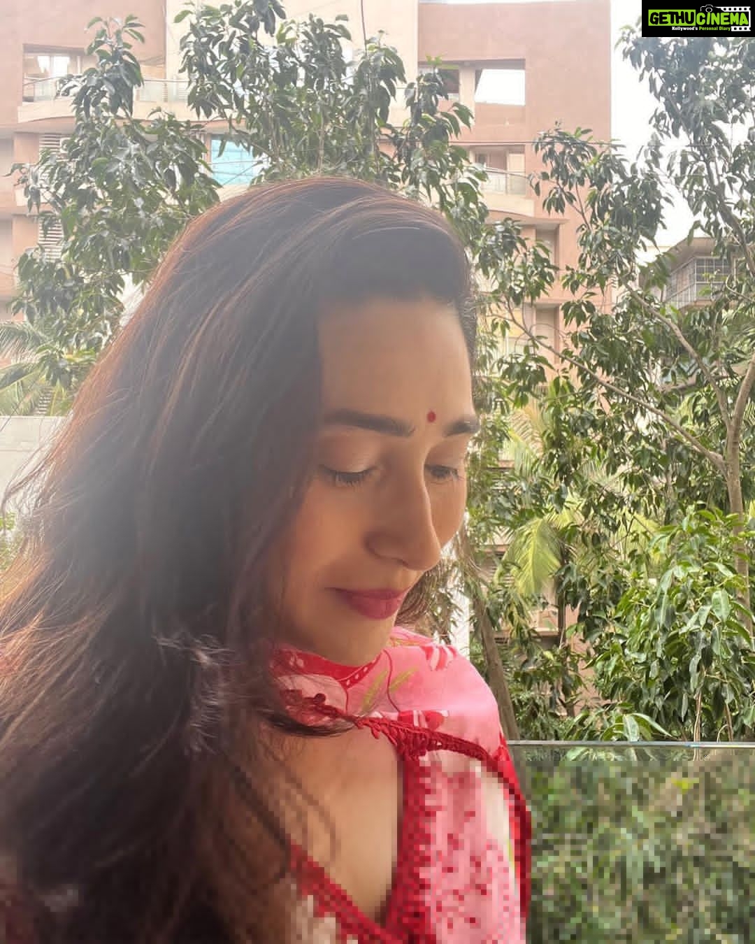 Karisma Kapoor Instagram - Happy Independence Day 🙏🏼🌸🇮🇳