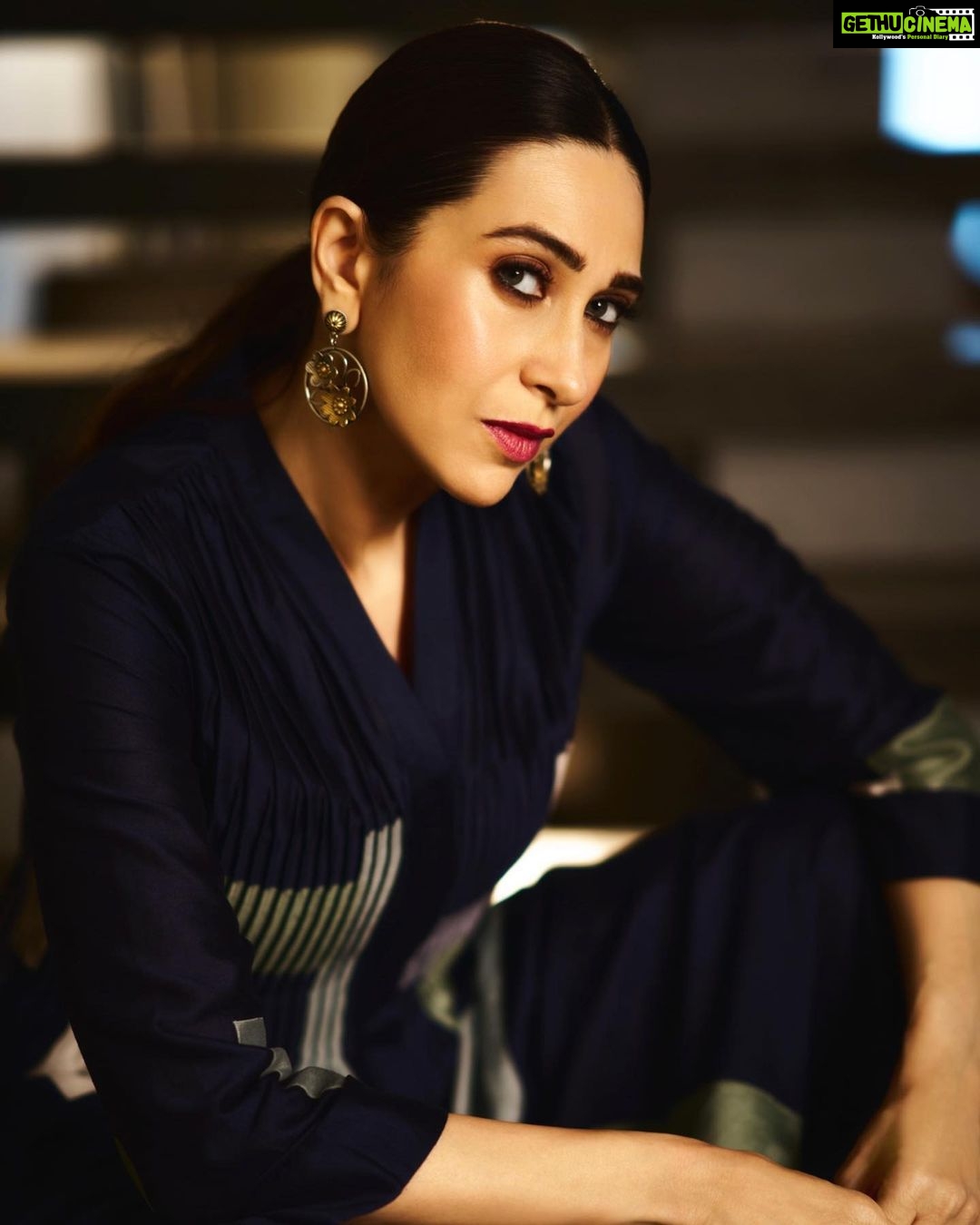 Karisma Kapoor Instagram - Feeling the blue beat 🩵🦋🖤