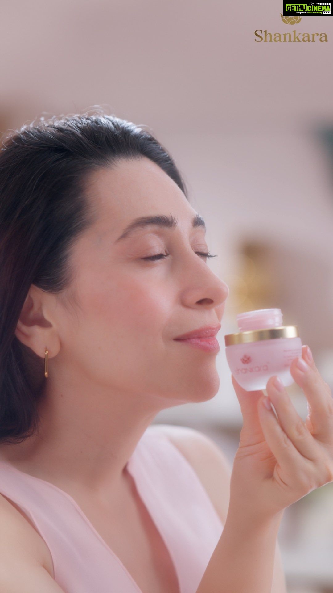 Karisma Kapoor Instagram - I start my mornings with a spoonful of ghee. And now, thanks to @shankaranaturalsindia Gheesutra Face Emulsion, my skin feels nourished from within 💖 Made with Shata Dhauta Ghrita i.e. 100x washed A2 Ghee, this incredible elixir is now a part of my skincare ritual. Light and ultra hydrating, it helps me #radiateconfidence every day. You can try it too! Check out Shankara’s entire skincare range on shankara.in #KarismaXShankara #KarismaGheesutraRitual #KarismaRadiatesConfidence #ComfortInYourSkin #ShankaraTurns6 #Gheesutra #ShataDhautaGhrita #TheShankaraPromise