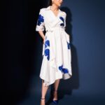 Karisma Kapoor Instagram - Feeling blue in the best possible way 💙 #meta #OnIGYouDecide @metaindia