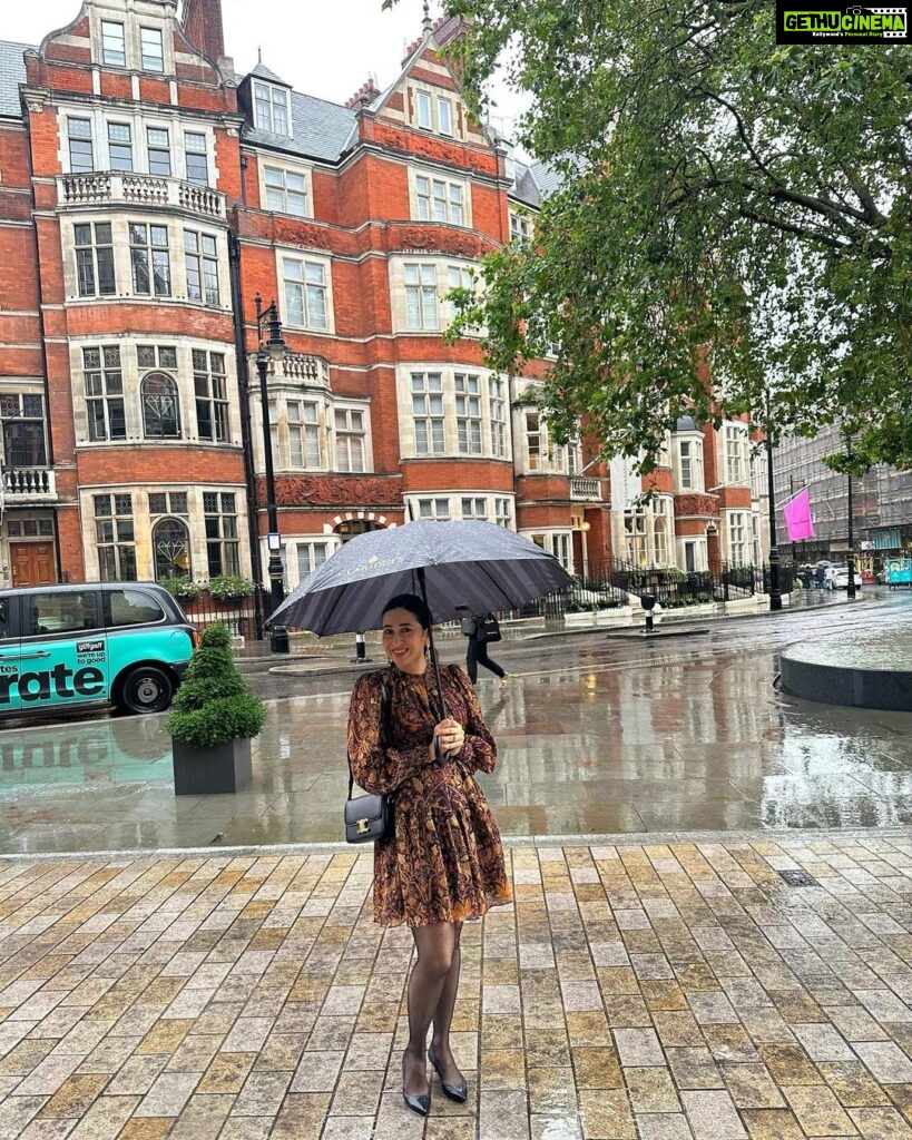 Karisma Kapoor Instagram - Once upon a rainy day ☔️🧡✨ #london