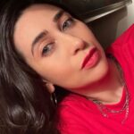 Karisma Kapoor Instagram - Just me doing me 💋✨ #tuesdaymood