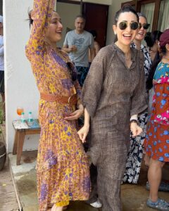 Karisma Kapoor Instagram - Dance of E̶n̶v̶y̶ Friendship ✅🧡✨🤗

#dtph #dancepartner #forever