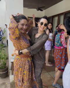 Karisma Kapoor Instagram - Dance of E̶n̶v̶y̶ Friendship ✅🧡✨🤗

#dtph #dancepartner #forever