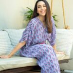 Karisma Kapoor Instagram - I just had to share my recent hair care discovery with you. As someone who travels a lot for work, I often struggle with dry and frizzy hair due to pollution and constant styling. I came across @lovebeautyandplanet_in’s Argan Oil & Lavender Anti-Frizz Range, and it’s been a game-changer for me! This range is completely vegan, which is a huge plus for me. The products are sulphate-free and work SO well to hydrate & smoothen my frizzy hair! The 100% organic argan oil is truly unbeatable. My favorite is the deep-conditioning hair mask though! It works its magic in just 2 minutes! It’s quick, convenient, and oh-so-effective. And here’s a bonus: the scent of lavender. It’s unmissable! 💜 If you’re looking for a solution to combat dry and frizzy hair, I highly recommend giving this Anti-Frizz Range a try! #AD #nofrizz #lovebeautyandplanet #frizzfreehair #naturalhaircare #ArganOil #Lavender #NaturalHair #Haircare #Haircareproducts