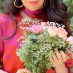 Karisma Kapoor Instagram - Just like flowers, we grow then we nurture, bloom with grace, we have thorns to protect but also soft petals that comfort Happy Mother’s Day to all the mothers out there 🌷🤍