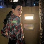Karisma Kapoor Instagram - What’s ur plan tonight ? 🌚 #fridaynight