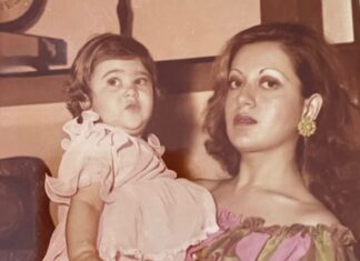 Karisma Kapoor Instagram - To the OG Sunita: हैप्पी बर्थडे टू यू 🥳 Love you Mama ❤️❤️❤️ #bestmama #happybirthday