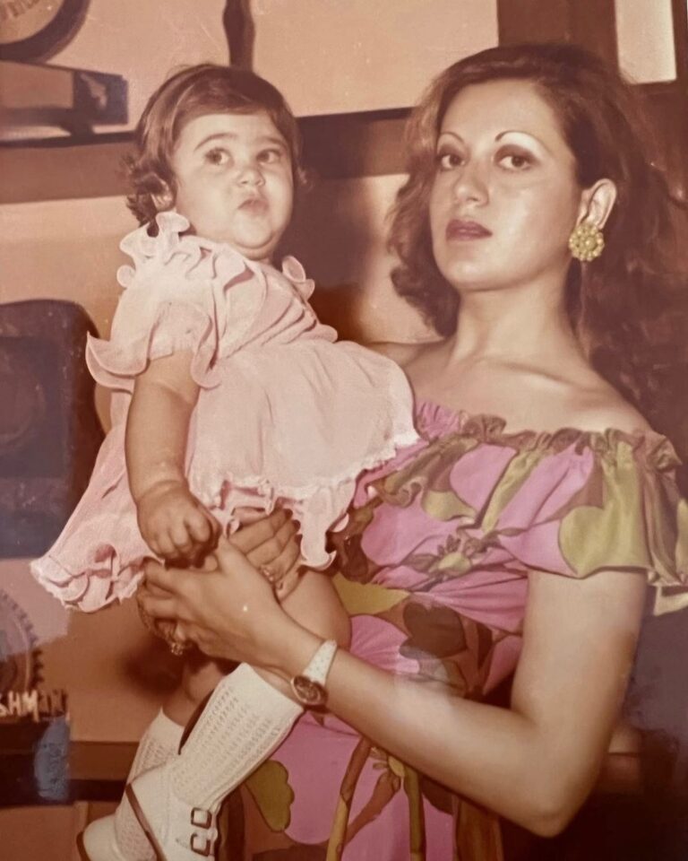 Karisma Kapoor Instagram - To the OG Sunita: हैप्पी बर्थडे टू यू 🥳 Love you Mama ❤️❤️❤️ #bestmama #happybirthday